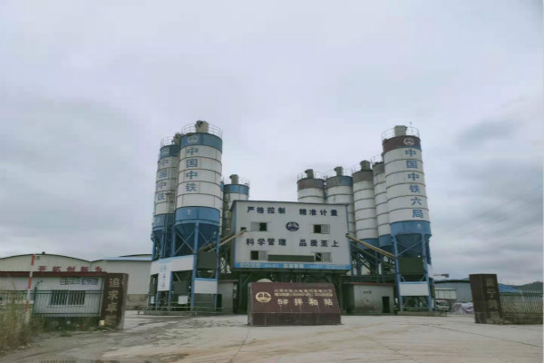 兩臺進口發電機組為攪拌站備用三個月